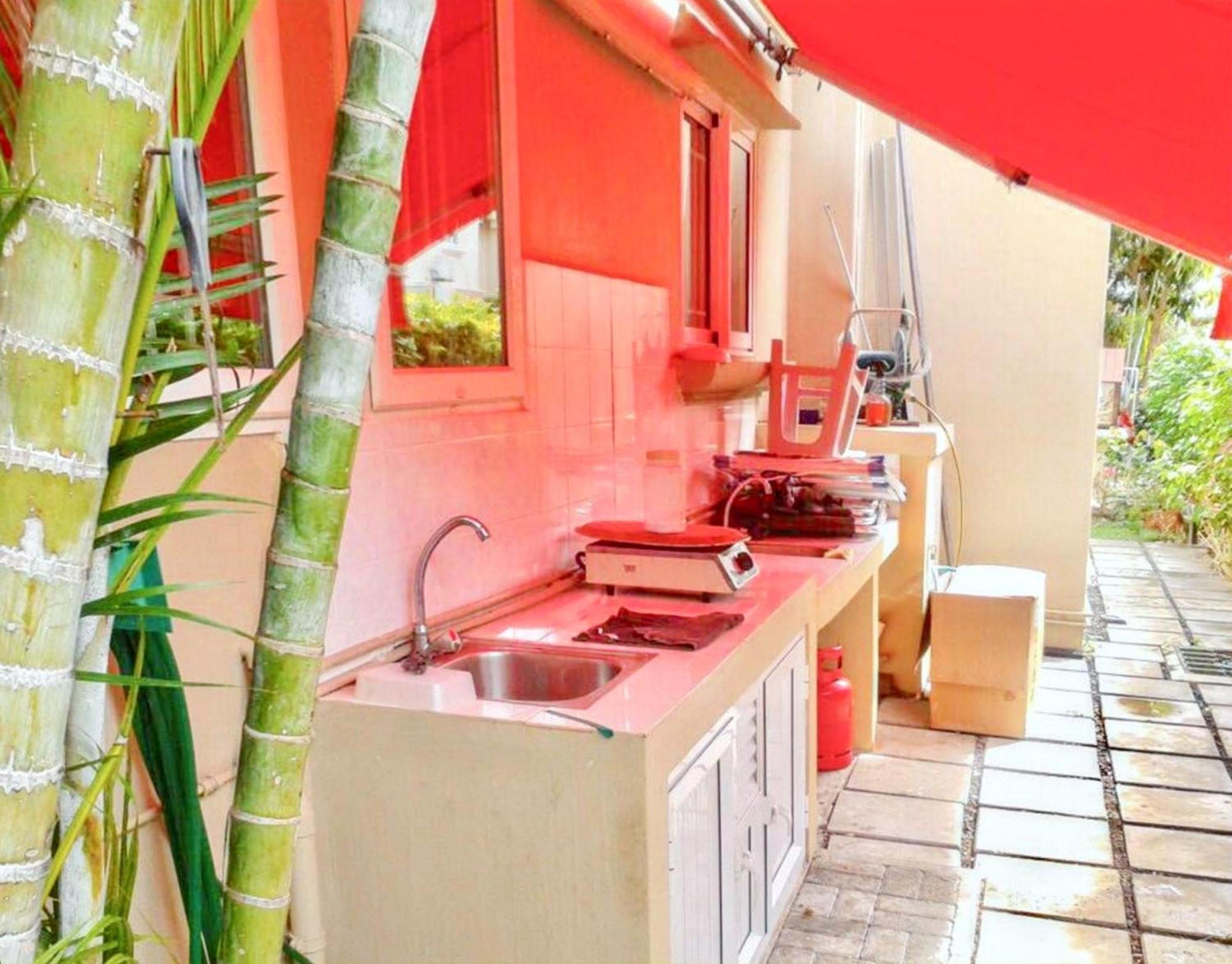 Spacious House In Flic En Flac With Shared Pool エクステリア 写真