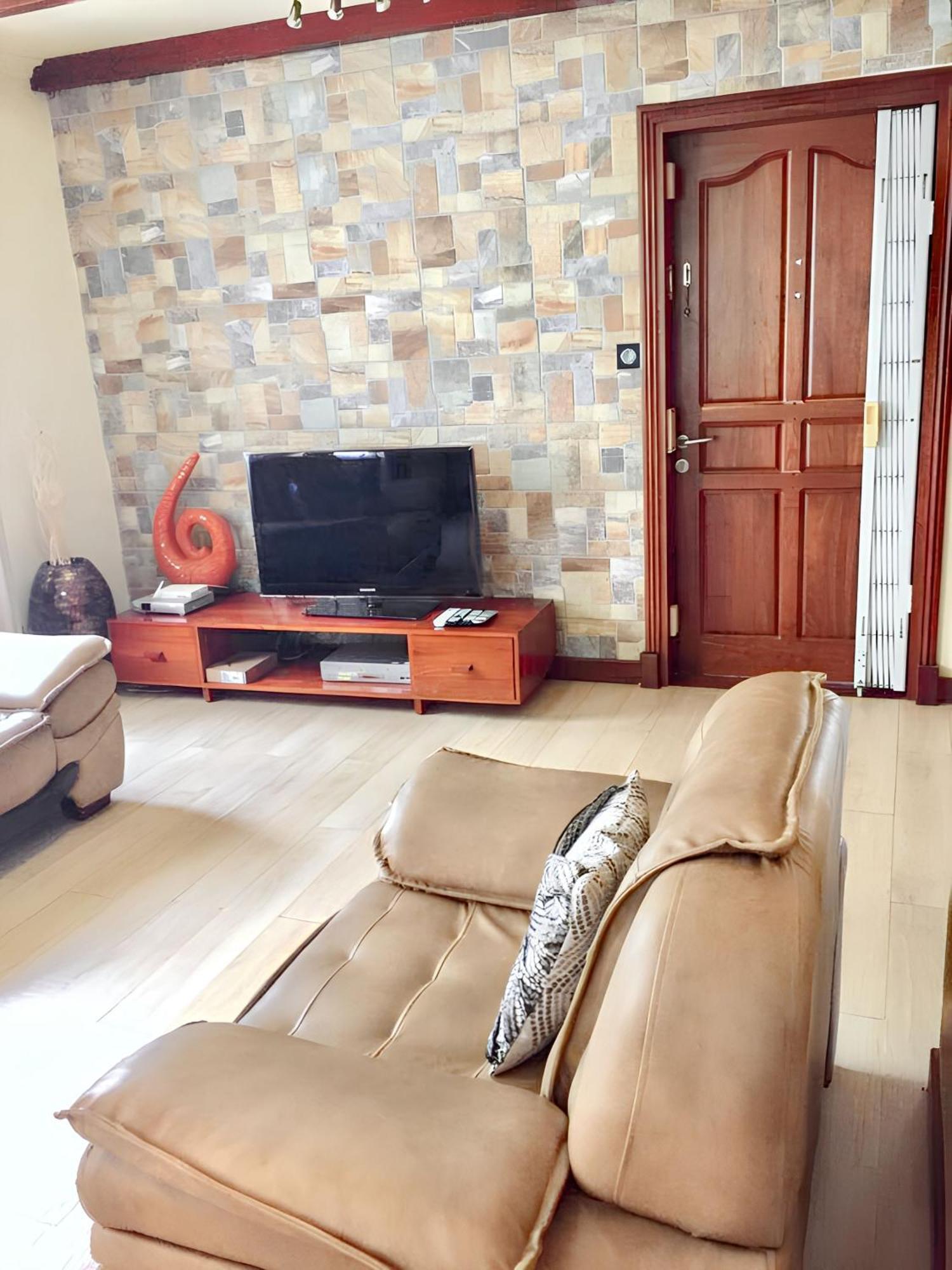 Spacious House In Flic En Flac With Shared Pool エクステリア 写真