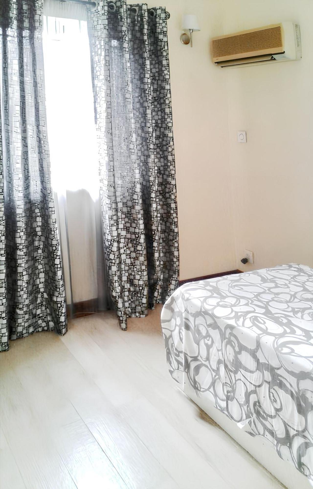 Spacious House In Flic En Flac With Shared Pool エクステリア 写真