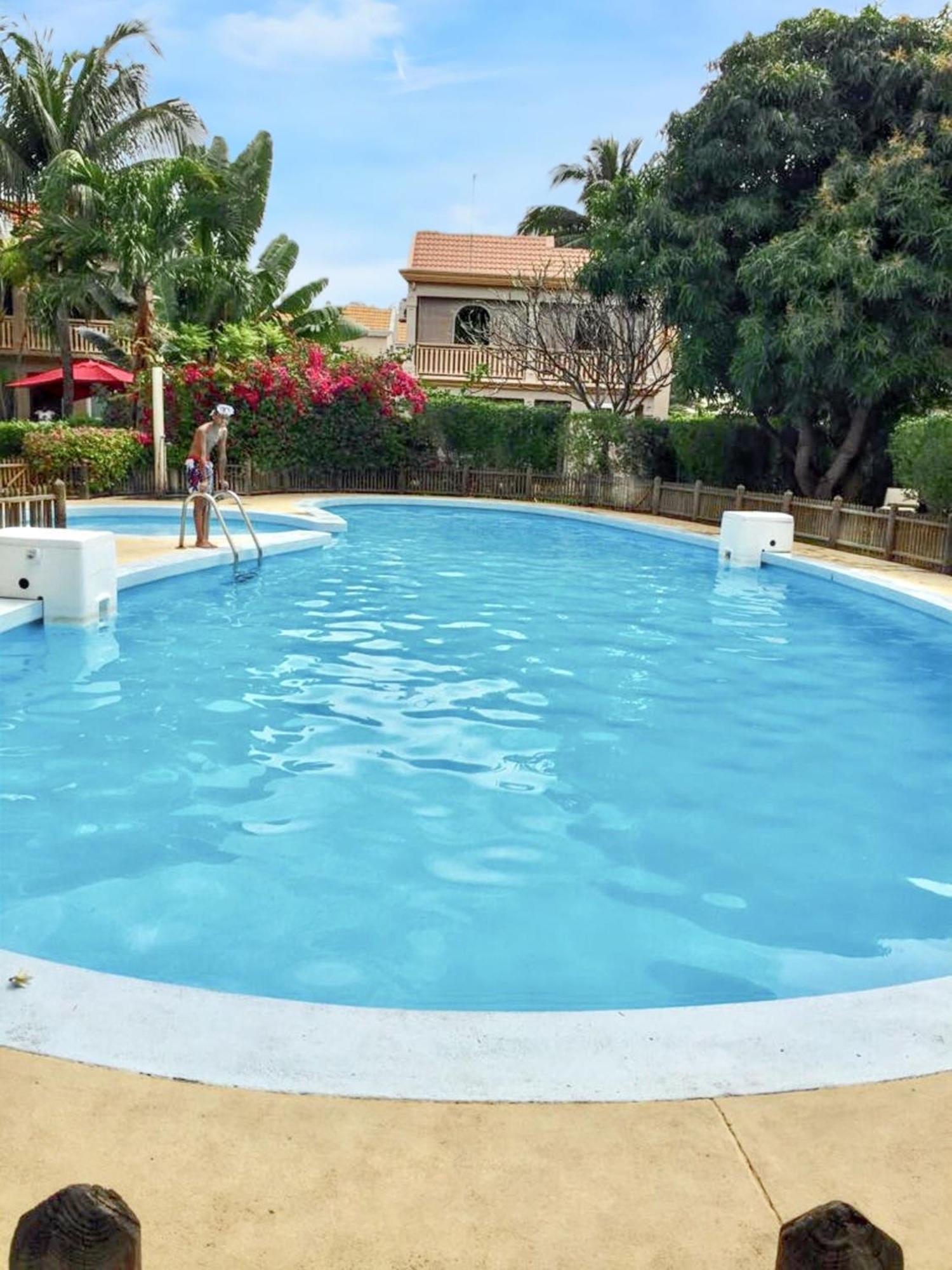 Spacious House In Flic En Flac With Shared Pool エクステリア 写真