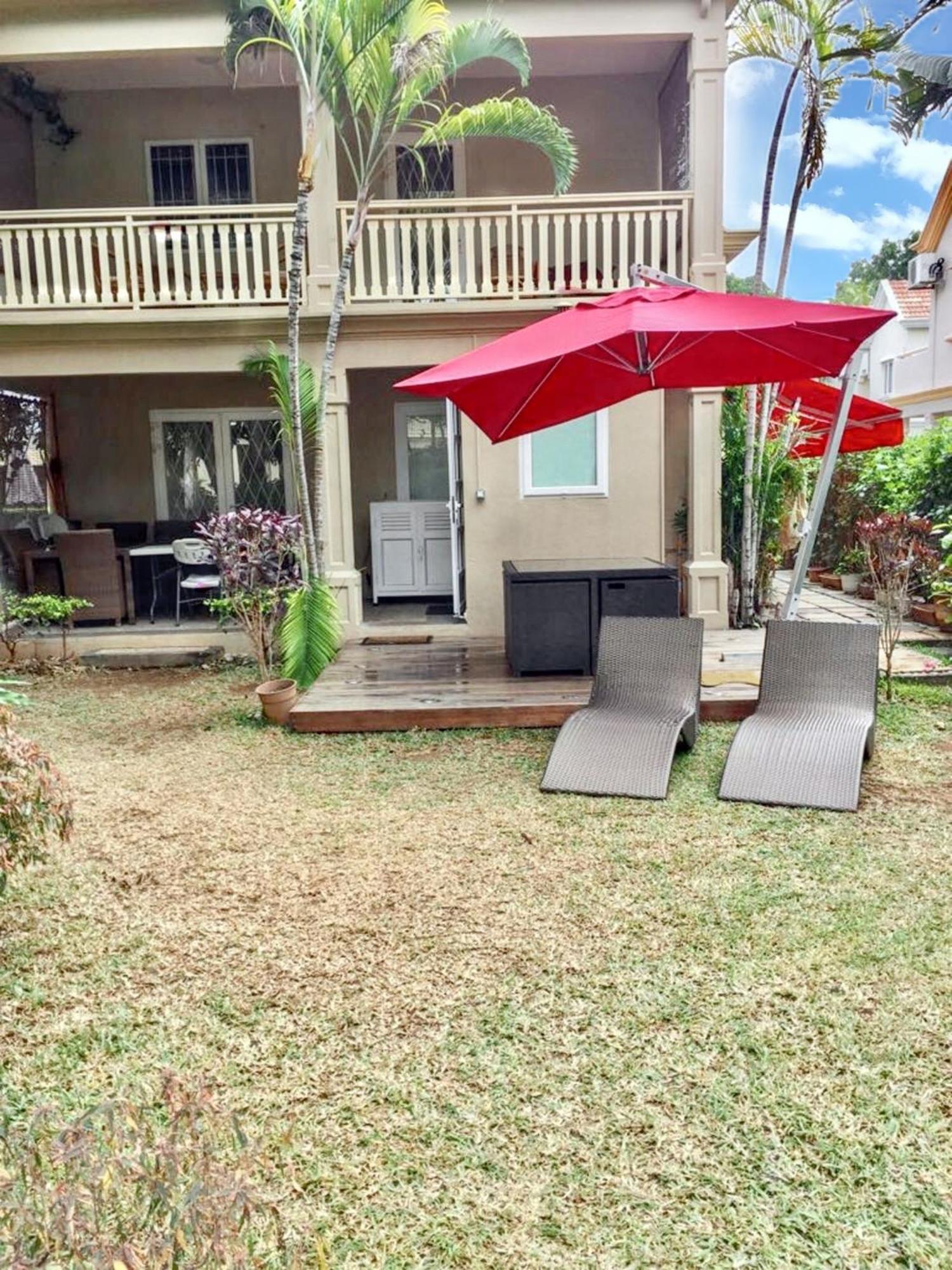 Spacious House In Flic En Flac With Shared Pool エクステリア 写真