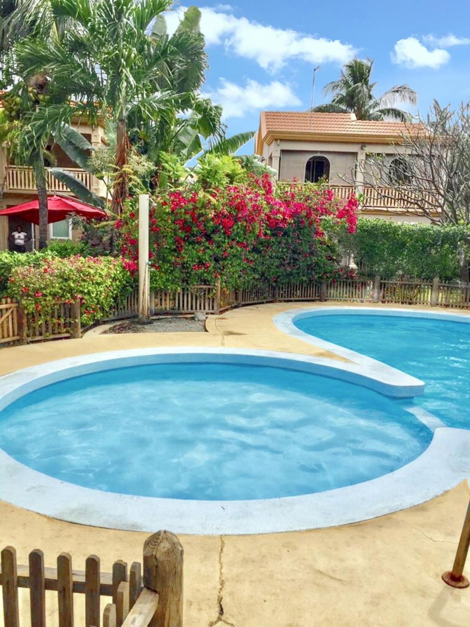Spacious House In Flic En Flac With Shared Pool エクステリア 写真